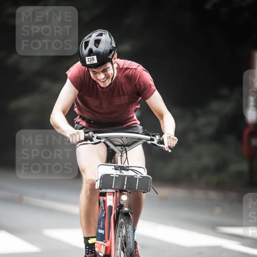 13.09.2026 - Stadtparktriathlon H.Heesch http://msf.ph/oto/10368344 13.09.2026 10:17:29 Radfahren 215, 228, 292, 317 meine-sportfotos.de