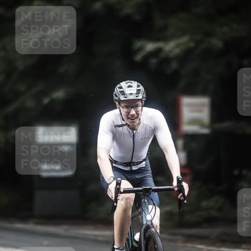 13.09.2026 - Stadtparktriathlon H.Heesch http://msf.ph/oto/10368347 13.09.2026 13:19:19 Radfahren 1388, 1439 meine-sportfotos.de
