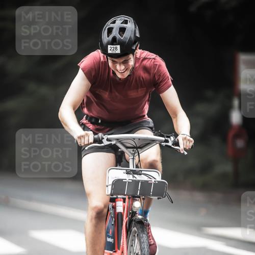 13.09.2026 - Stadtparktriathlon H.Heesch http://msf.ph/oto/10368349 13.09.2026 10:17:29 Radfahren 215, 228, 292, 317 meine-sportfotos.de