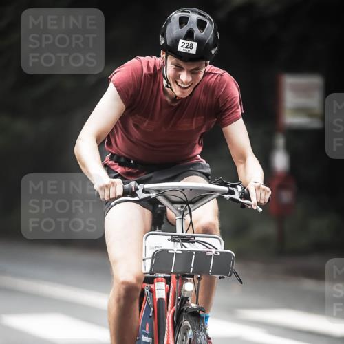 13.09.2026 - Stadtparktriathlon H.Heesch http://msf.ph/oto/10368352 13.09.2026 10:17:30 Radfahren 215, 228, 292, 317 meine-sportfotos.de