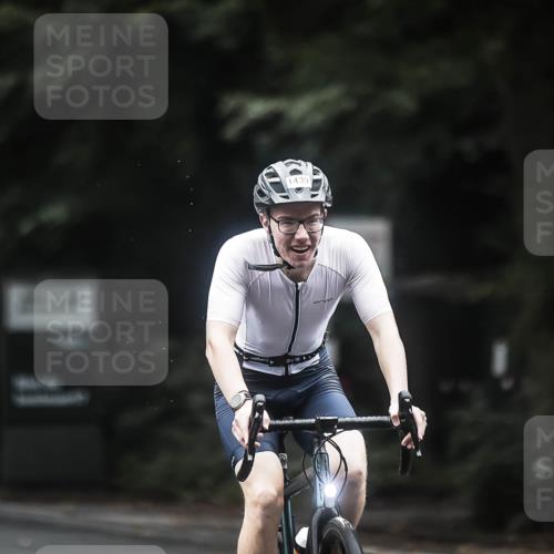 13.09.2026 - Stadtparktriathlon H.Heesch http://msf.ph/oto/10368355 13.09.2026 13:19:19 Radfahren 1388, 1439 meine-sportfotos.de