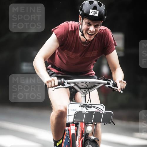 13.09.2026 - Stadtparktriathlon H.Heesch http://msf.ph/oto/10368362 13.09.2026 10:17:30 Radfahren 215, 228, 292, 317 meine-sportfotos.de
