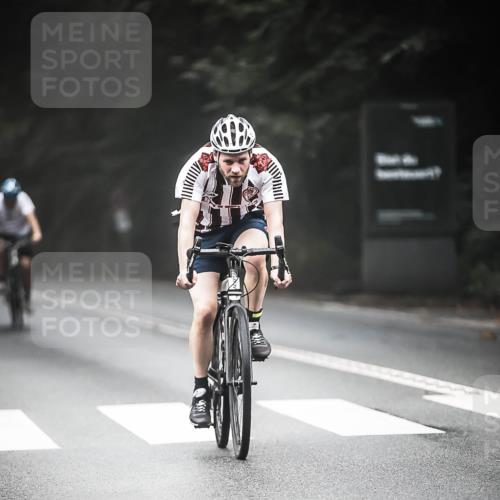 13.09.2026 - Stadtparktriathlon H.Heesch http://msf.ph/oto/10368391 13.09.2026 10:17:31 Radfahren 215, 228, 292, 317, 337 meine-sportfotos.de