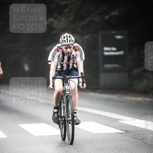 13.09.2026 - Stadtparktriathlon H.Heesch http://msf.ph/oto/10368397 13.09.2026 10:17:32 Radfahren 215, 228, 292, 317, 337 meine-sportfotos.de