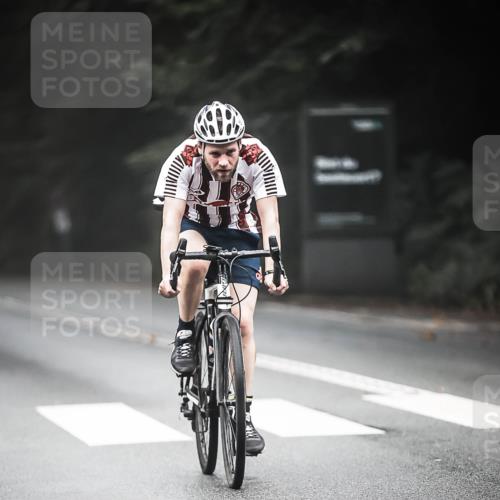 13.09.2026 - Stadtparktriathlon H.Heesch http://msf.ph/oto/10368402 13.09.2026 10:17:32 Radfahren 215, 228, 292, 317, 337 meine-sportfotos.de