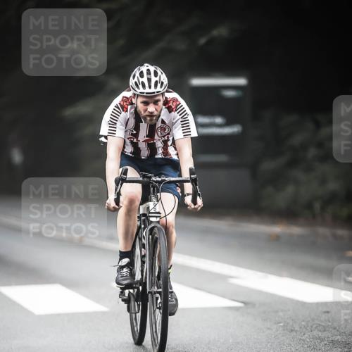 13.09.2026 - Stadtparktriathlon H.Heesch http://msf.ph/oto/10368407 13.09.2026 10:17:32 Radfahren 215, 228, 292, 317, 337 meine-sportfotos.de