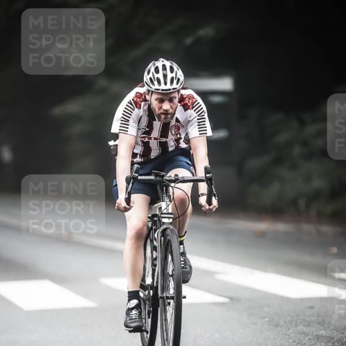 13.09.2026 - Stadtparktriathlon H.Heesch http://msf.ph/oto/10368413 13.09.2026 10:17:32 Radfahren 215, 228, 292, 317, 337 meine-sportfotos.de