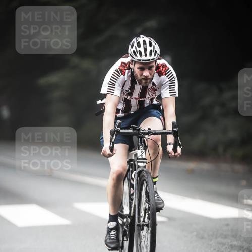 13.09.2026 - Stadtparktriathlon H.Heesch http://msf.ph/oto/10368418 13.09.2026 10:17:32 Radfahren 215, 228, 292, 317, 337 meine-sportfotos.de