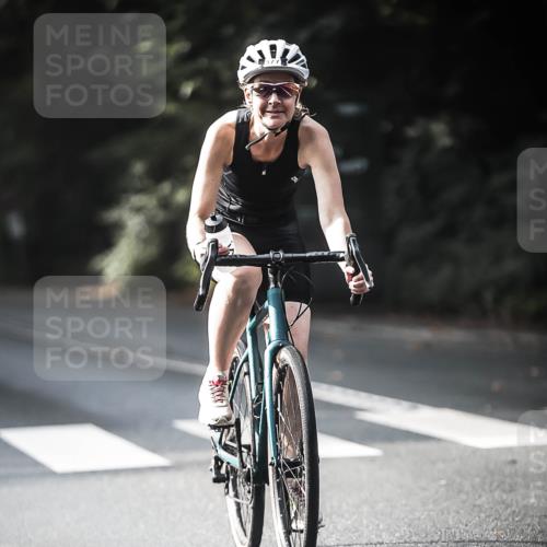 13.09.2026 - Stadtparktriathlon H.Heesch http://msf.ph/oto/10368455 13.09.2026 10:46:16 Radfahren 351, 372, 377, 381, 420, 432, 464 meine-sportfotos.de