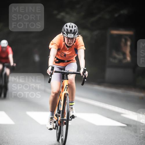 13.09.2026 - Stadtparktriathlon H.Heesch http://msf.ph/oto/10368514 13.09.2026 10:17:50 Radfahren 257, 283 meine-sportfotos.de