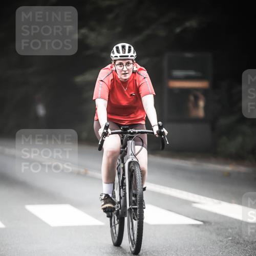 13.09.2026 - Stadtparktriathlon H.Heesch http://msf.ph/oto/10368564 13.09.2026 10:17:53 Radfahren 257, 283, 316, 395 meine-sportfotos.de