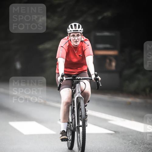 13.09.2026 - Stadtparktriathlon H.Heesch http://msf.ph/oto/10368572 13.09.2026 10:17:53 Radfahren 257, 283, 316, 395 meine-sportfotos.de