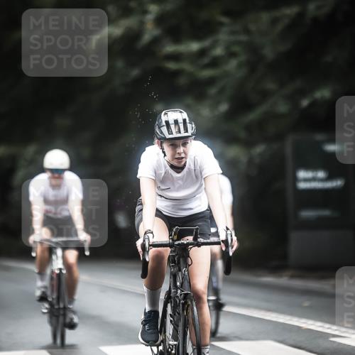 13.09.2026 - Stadtparktriathlon H.Heesch http://msf.ph/oto/10368620 13.09.2026 13:19:45 Radfahren 1348, 1373, 1409, 1425, 1448, 1458 meine-sportfotos.de