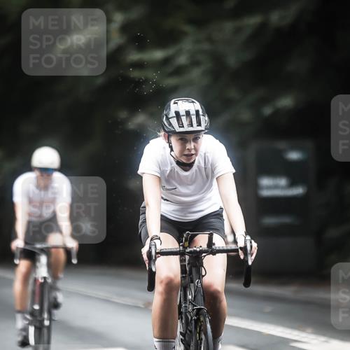 13.09.2026 - Stadtparktriathlon H.Heesch http://msf.ph/oto/10368641 13.09.2026 13:19:45 Radfahren 1348, 1373, 1409, 1425, 1448, 1458 meine-sportfotos.de