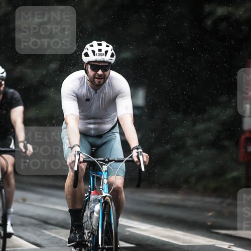 13.09.2026 - Stadtparktriathlon H.Heesch http://msf.ph/oto/10368657 13.09.2026 12:03:52 Radfahren 865, 873, 893, 914, 1008, 1030, 1053 meine-sportfotos.de