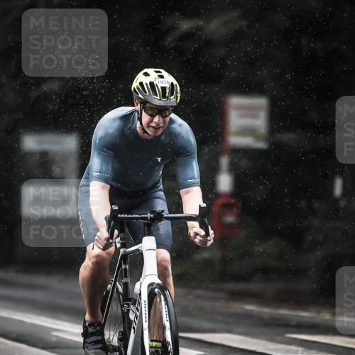 13.09.2026 - Stadtparktriathlon H.Heesch http://msf.ph/oto/10368736 13.09.2026 12:03:54 Radfahren 865, 873, 1008, 1030, 1053 meine-sportfotos.de