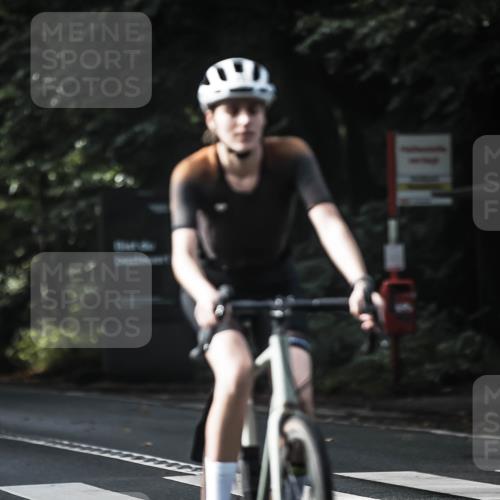 13.09.2026 - Stadtparktriathlon H.Heesch http://msf.ph/oto/10368827 13.09.2026 10:46:59 Radfahren 394, 443, 468, 520, 533, 572 meine-sportfotos.de
