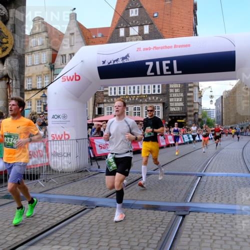 13.09.2026 - 21. swb-Marathon Bremen Tim E. http://msf.ph/oto/10368830 13.09.2026 13:06:21 Ziel 681, 3297, 3466, 4614, 4712, 5803, 6058, 6686, 7336, 7399, 8334, 8670, 8877, 8983, 9429, 9918 meine-sportfotos.de