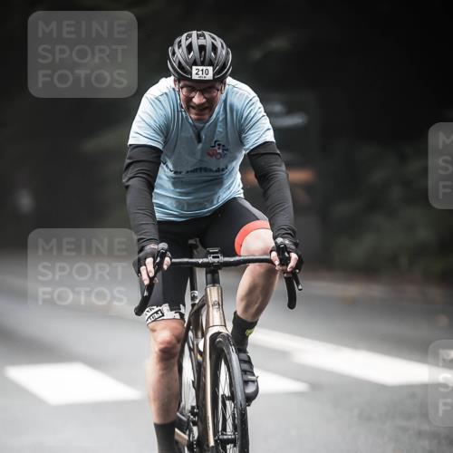 13.09.2026 - Stadtparktriathlon H.Heesch http://msf.ph/oto/10368852 13.09.2026 10:18:14 Radfahren 210, 261, 311, 459, 463 meine-sportfotos.de