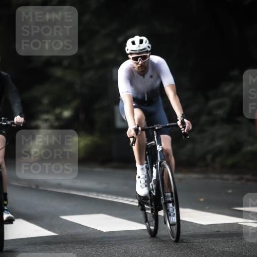 13.09.2026 - Stadtparktriathlon H.Heesch http://msf.ph/oto/10368882 13.09.2026 10:47:04 Radfahren 430, 443, 473, 520, 572 meine-sportfotos.de