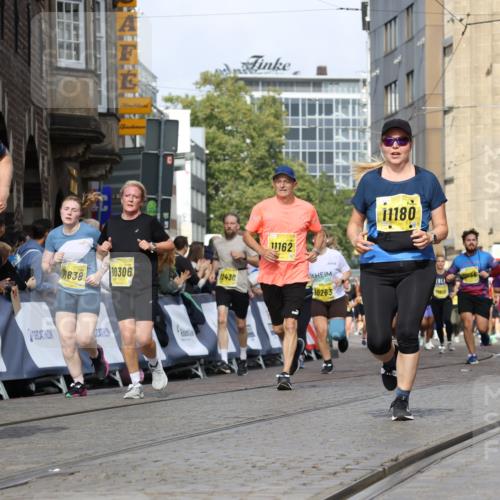 13.09.2026 - 21. swb-Marathon Bremen Strokosch-Dieckow http://msf.ph/oto/10368923 13.09.2026 11:00:44 Ziel 10144, 10369, 10677, 10801, 10810, 11016, 11045, 11126, 11129, 11547, 11623, 11769, 12018, 12105, 12106, 12190, 12291, 12394, 12530, 12531, 10093, 10367, 10368, 10753, 10857, 11055, 11247, 11359, 11540, 11728, 11797, 11804, 11819, 12006, 12116, 12397, 12428 meine-sportfotos.de