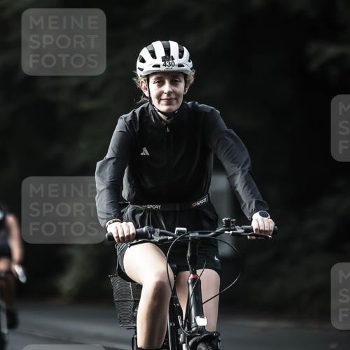 13.09.2026 - Stadtparktriathlon H.Heesch http://msf.ph/oto/10368925 13.09.2026 10:47:05 Radfahren 430, 473, 520, 572 meine-sportfotos.de