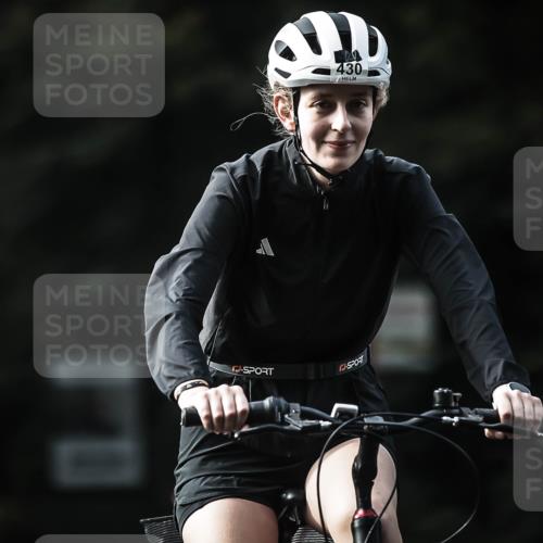 13.09.2026 - Stadtparktriathlon H.Heesch http://msf.ph/oto/10368948 13.09.2026 10:47:06 Radfahren 430, 473, 520, 572 meine-sportfotos.de