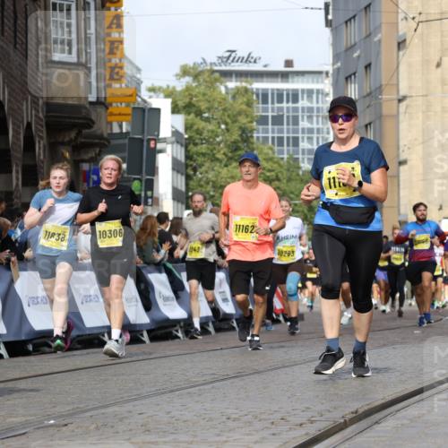 13.09.2026 - 21. swb-Marathon Bremen Strokosch-Dieckow http://msf.ph/oto/10368968 13.09.2026 11:00:45 Ziel 10144, 10369, 10677, 10801, 10810, 11016, 11045, 11126, 11129, 11547, 11623, 11769, 12018, 12105, 12106, 12190, 12291, 12394, 12530, 12531, 10093, 10367, 10368, 10428, 10753, 10857, 11055, 11247, 11359, 11540, 11728, 11804, 11819, 12006, 12116, 12397, 12428 meine-sportfotos.de