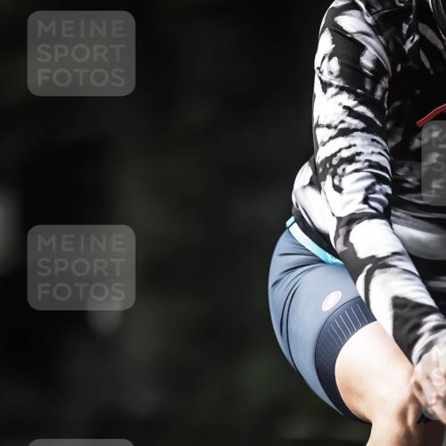 13.09.2026 - Stadtparktriathlon H.Heesch http://msf.ph/oto/10369077 13.09.2026 10:47:16 Radfahren 376, 472, 557 meine-sportfotos.de