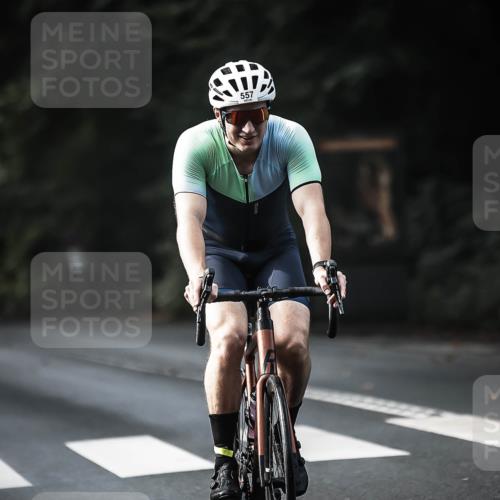 13.09.2026 - Stadtparktriathlon H.Heesch http://msf.ph/oto/10369081 13.09.2026 10:47:20 Radfahren 376, 557 meine-sportfotos.de