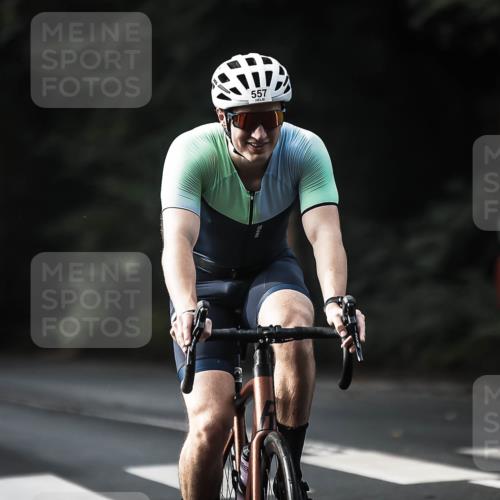 13.09.2026 - Stadtparktriathlon H.Heesch http://msf.ph/oto/10369089 13.09.2026 10:47:21 Radfahren 376, 557 meine-sportfotos.de