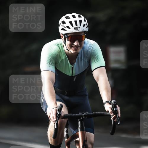 13.09.2026 - Stadtparktriathlon H.Heesch http://msf.ph/oto/10369104 13.09.2026 10:47:21 Radfahren 376, 557 meine-sportfotos.de