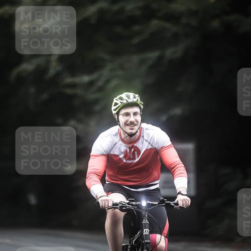 13.09.2026 - Stadtparktriathlon H.Heesch http://msf.ph/oto/10369205 13.09.2026 13:21:11 Radfahren 1216, 1369, 1384, 1386, 1506 meine-sportfotos.de
