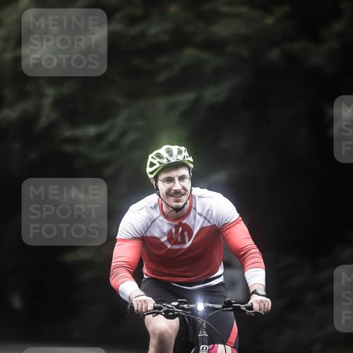 13.09.2026 - Stadtparktriathlon H.Heesch http://msf.ph/oto/10369208 13.09.2026 13:21:11 Radfahren 1216, 1369, 1384, 1386, 1506 meine-sportfotos.de