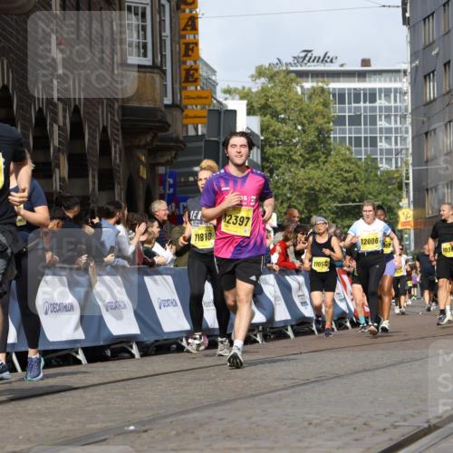 13.09.2026 - 21. swb-Marathon Bremen Strokosch-Dieckow http://msf.ph/oto/10369233 13.09.2026 11:00:53 Ziel 10263, 10272, 10275, 10306, 10369, 10677, 11045, 11126, 11162, 11180, 11556, 11687, 11708, 11769, 11838, 12018, 12430, 10093, 10428, 10639, 10753, 10964, 10965, 11049, 11116, 11359, 11428, 11540, 11681, 11682, 11728, 11850, 12085, 12116, 12241, 12428 meine-sportfotos.de