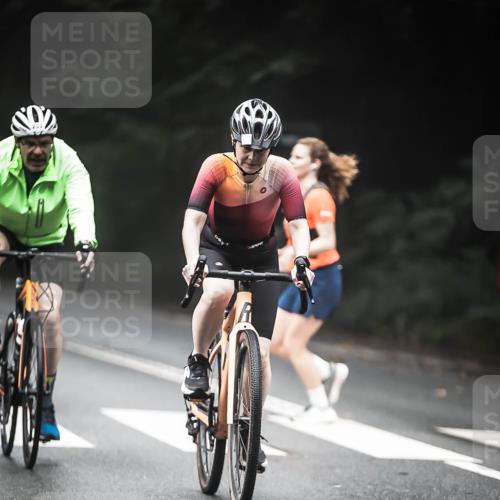 13.09.2026 - Stadtparktriathlon H.Heesch http://msf.ph/oto/10369262 13.09.2026 10:18:38 Radfahren 213, 233, 300, 333, 405, 444 meine-sportfotos.de