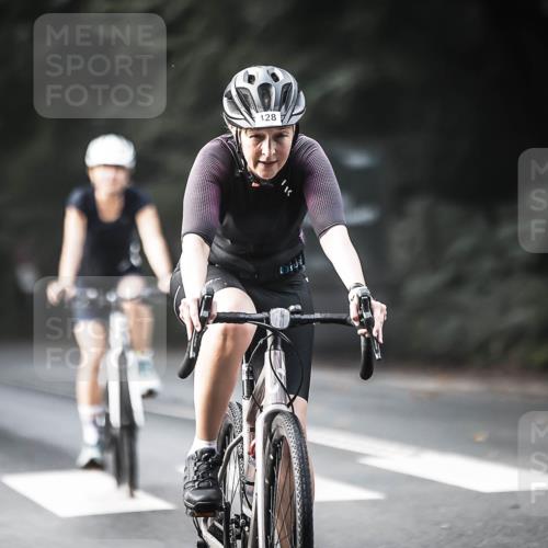 13.09.2026 - Stadtparktriathlon H.Heesch http://msf.ph/oto/10369280 13.09.2026 10:47:52 Radfahren 378, 428, 462 meine-sportfotos.de