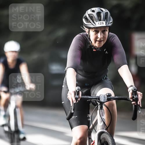 13.09.2026 - Stadtparktriathlon H.Heesch http://msf.ph/oto/10369298 13.09.2026 10:47:52 Radfahren 378, 428, 462 meine-sportfotos.de