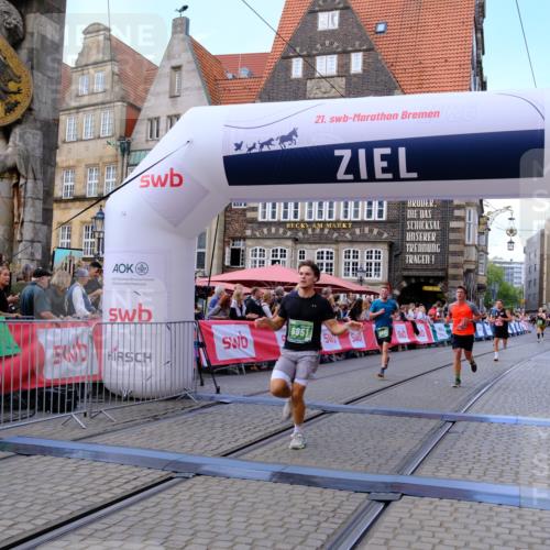 13.09.2026 - 21. swb-Marathon Bremen Tim E. http://msf.ph/oto/10369319 13.09.2026 13:07:03 Ziel 508, 521, 788, 1009, 3127, 3910, 4574, 4777, 5238, 6784, 6951, 8580, 8888 meine-sportfotos.de