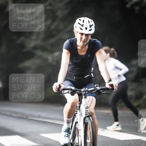 13.09.2026 - Stadtparktriathlon H.Heesch http://msf.ph/oto/10369325 13.09.2026 10:47:53 Radfahren 378, 428, 462 meine-sportfotos.de