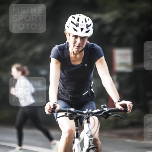 13.09.2026 - Stadtparktriathlon H.Heesch http://msf.ph/oto/10369337 13.09.2026 10:47:53 Radfahren 378, 428, 462 meine-sportfotos.de