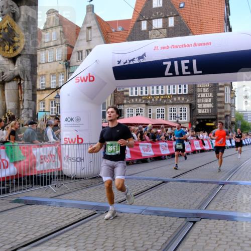 13.09.2026 - 21. swb-Marathon Bremen Tim E. http://msf.ph/oto/10369351 13.09.2026 13:07:03 Ziel 508, 521, 788, 1009, 3127, 3910, 4574, 4777, 5238, 6784, 6951, 8580, 8888 meine-sportfotos.de