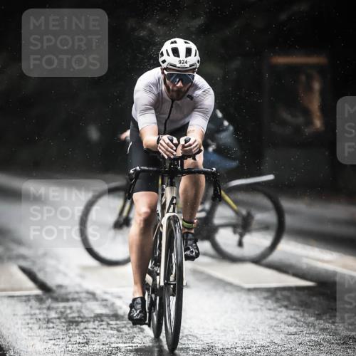 13.09.2026 - Stadtparktriathlon H.Heesch http://msf.ph/oto/10369451 13.09.2026 12:04:40 Radfahren 842, 924, 937 meine-sportfotos.de