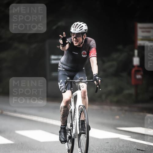 13.09.2026 - Stadtparktriathlon H.Heesch http://msf.ph/oto/10369463 13.09.2026 10:18:51 Radfahren 243, 330, 368, 412, 447 meine-sportfotos.de