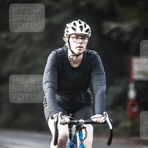 13.09.2026 - Stadtparktriathlon H.Heesch http://msf.ph/oto/10369518 13.09.2026 10:48:08 Radfahren 400, 471, 522, 546, 547 meine-sportfotos.de