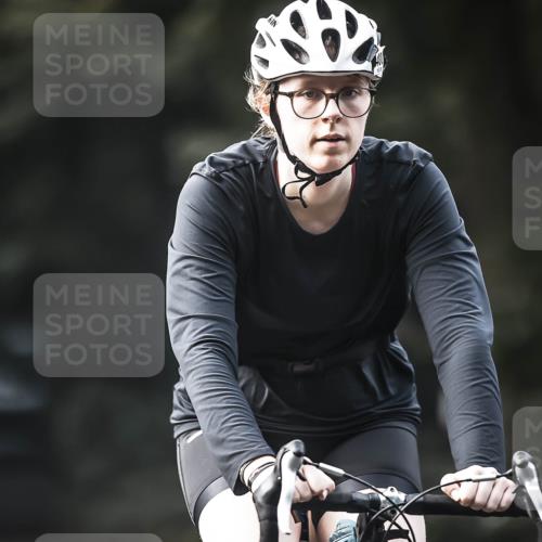 13.09.2026 - Stadtparktriathlon H.Heesch http://msf.ph/oto/10369536 13.09.2026 10:48:08 Radfahren 400, 471, 522, 546, 547 meine-sportfotos.de