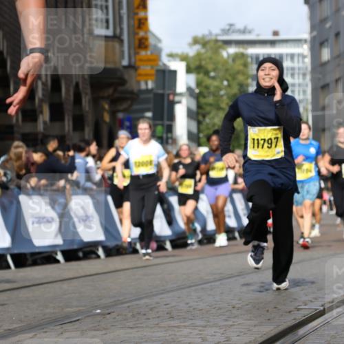 13.09.2026 - 21. swb-Marathon Bremen Strokosch-Dieckow http://msf.ph/oto/10369605 13.09.2026 11:00:56 Ziel 10263, 10272, 10275, 10306, 10369, 11126, 11162, 11180, 11343, 11475, 11556, 11687, 11708, 11769, 11797, 11838, 11959, 12018, 12430, 10428, 10639, 10892, 10964, 10965, 11049, 11116, 11428, 11540, 11681, 11682, 11850, 12085, 12241 meine-sportfotos.de