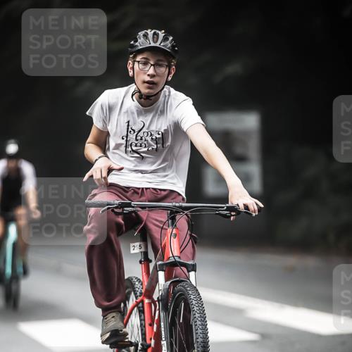 13.09.2026 - Stadtparktriathlon H.Heesch http://msf.ph/oto/10369619 13.09.2026 10:19:02 Radfahren 255, 274, 309, 378, 447, 465 meine-sportfotos.de