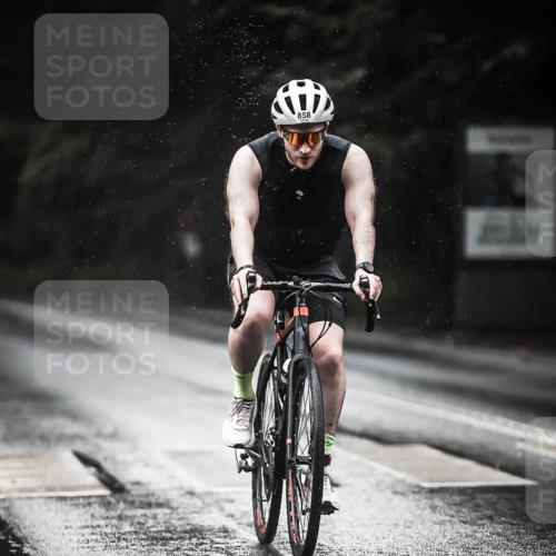 13.09.2026 - Stadtparktriathlon H.Heesch http://msf.ph/oto/10369622 13.09.2026 12:04:51 Radfahren 858, 937, 979 meine-sportfotos.de