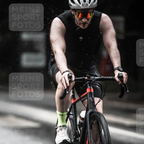 13.09.2026 - Stadtparktriathlon H.Heesch http://msf.ph/oto/10369664 13.09.2026 12:04:52 Radfahren 858, 937, 979 meine-sportfotos.de